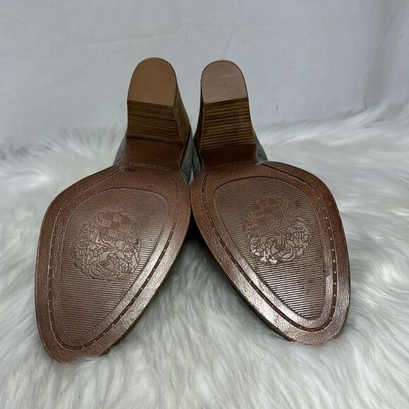 Vince Camuto Fileana Laser Cut Grey Suede Block Heel Booties Sz 5.5 - Picture 8 of 8